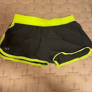 XL Semifitted UA heat gear shorts
